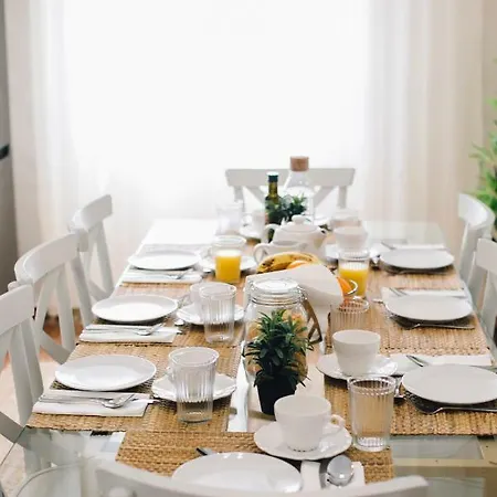 Stylish And Wide- 3bdr 3bth- Remedios * Sevilla